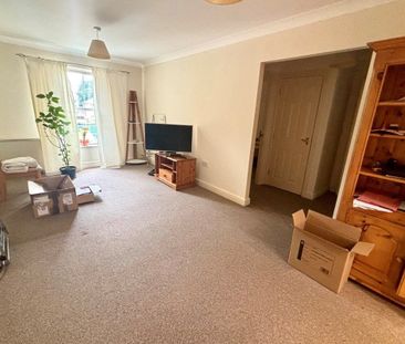 Hazel Covert - Photo 2