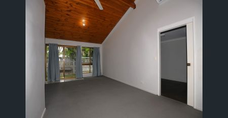 TWO BEDROOM UNIT IN BARGARA! - Photo 2