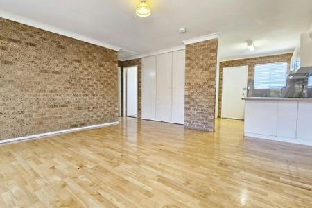 Comfortable Two-Bedroom Unit With A Courtyard - Photo 2