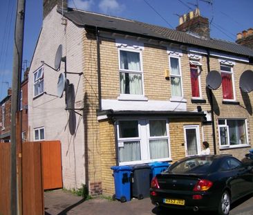 4 bed house with drive way! - Photo 1