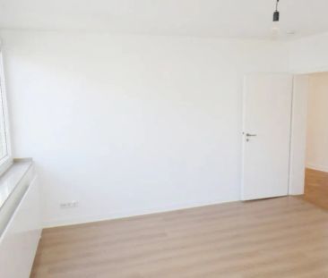 Düsseldorf-Grafenberg: 4-Zimmer-Wohnung mit Einbauküche, Balkon und... - Photo 5