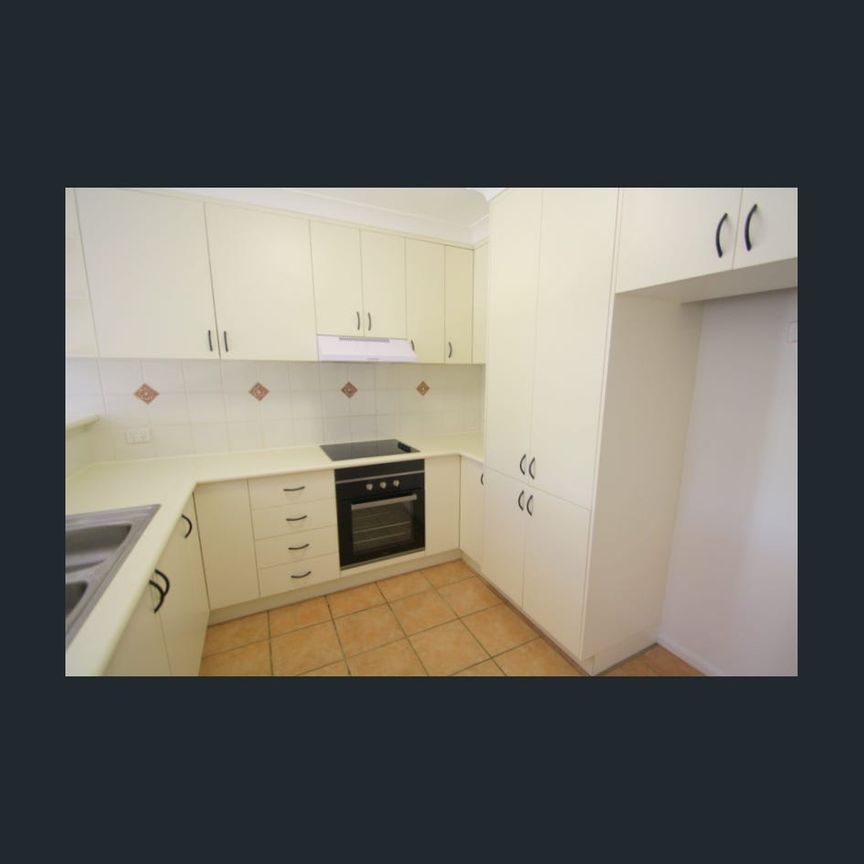 PERFECTLY POSITIONED JETTY TOWNHOUSE - Photo 1