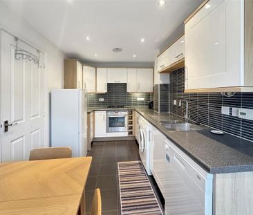 3 bedroom semi-detached house to rent - Photo 6