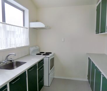 Sunny front 2 bedroom unit in Linwood - 6 month tenancy. - Photo 1