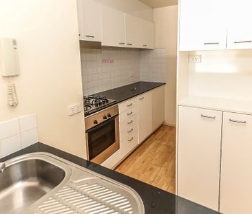 Location And Property Perfect! - Photo 2