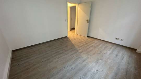 TOP Whg. / MODERN / neues Laminat / Bad mit Dusche - Foto 1