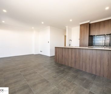 Newly built 3 x 2 dual home in sort after location - Photo 6