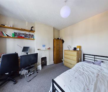 4 bedroom terraced house to rent - Photo 4