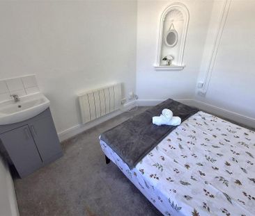 10 bedroom house share to rent - Photo 1