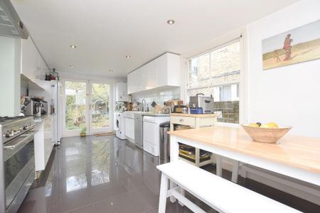 3 bedroom terraced house to rent - Photo 5