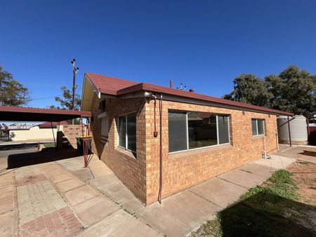 16 Eyre Highway, Port Augusta West - Photo 2