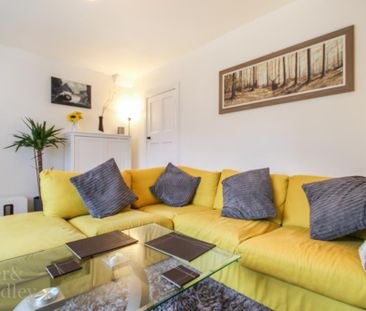 2 bedroom end of terrace house to rent - Photo 3