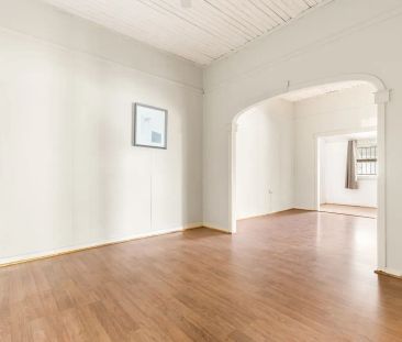 “Spacious 5-Bedroom Home in Prime Toowong Location” - Photo 6