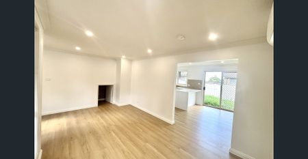 Newly Renovated Town House - Photo 2