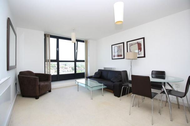 1 Bed Flat, The Sphere, E16 - Photo 1