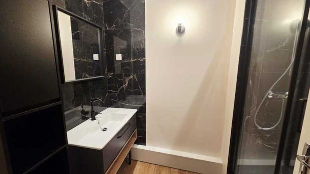 Location Appartement 3 Pièces 77 m² - Photo 1