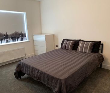 5 Bed Semi-Detached House, Mayfield Road, SO17 - Photo 4