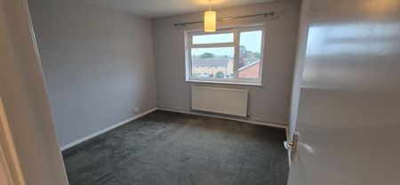 3 bed apartment to rent in Hobart Close, Chelmsford, CM1 - Photo 3