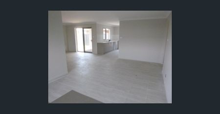 4 BEDROOM HOME - Photo 3