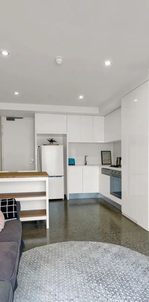 Contemporary Prahran Living in a Prime Lifestyle Location - Photo 1