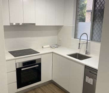 Recently Renovated 2-Bedroom Apartment - Prime Location! - Photo 4