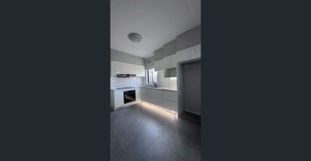 CABRAMATTA WEST - 3 BEDROOMS HOUSE - Photo 5