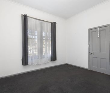 3 BEDROOM HOME - STONES THROW FROM CBD & AMENITIES - Photo 3