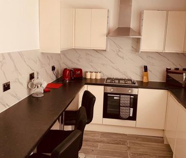 1 bedroom in a house share to rent - Photo 3