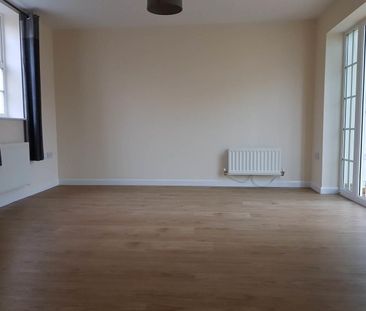 Lowndes Path, Aylesbury - Photo 4