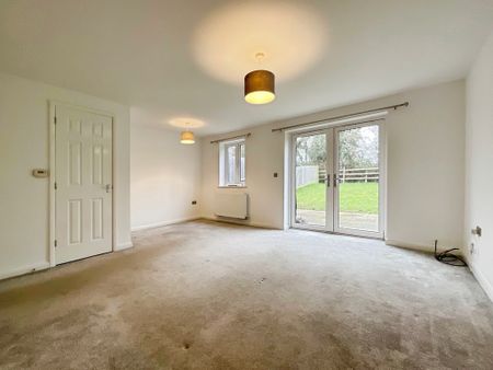 3 bedroom Semi-Detached House to let - Photo 2