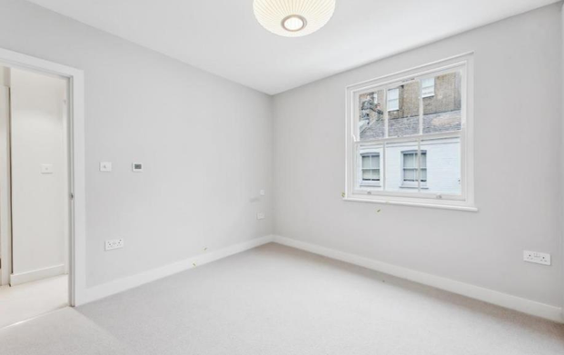 3 bedroom mews to rent - Photo 1