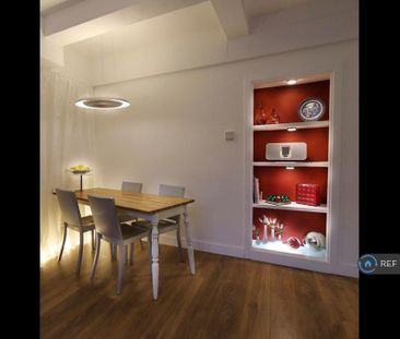 3 bedroom flat to rent - Photo 4