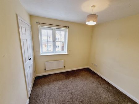 2 Bedroom House to Rent in Larkin Gardens, Higham Ferrers, Northants, NN10 - Photo 2