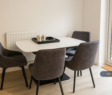 1 bedroom in a house share to rent - Photo 2