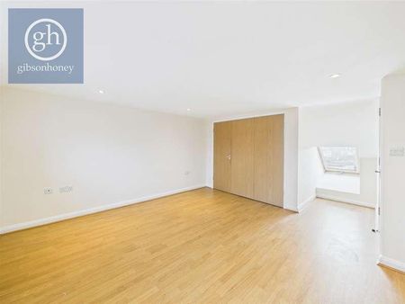 Royal Crescent, Ruislip, HA4 - Photo 4