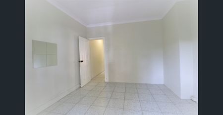 2 BEDROOM FLAT CENTRALLY LOCATED - Photo 3