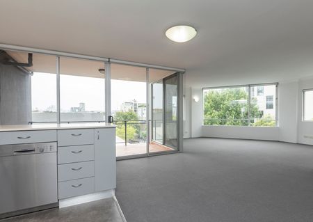 Sophisticated and Stylish Two Bedroom Apartment - Photo 2