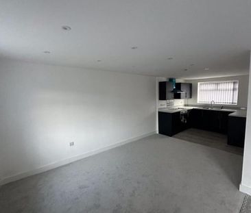 3 bedroom semi-detached house to rent - Photo 6