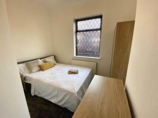 1 bedroom in a house share to rent - Photo 1