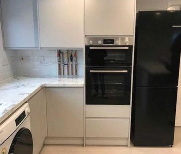 6 bedroom semi-detached house to rent - Photo 5