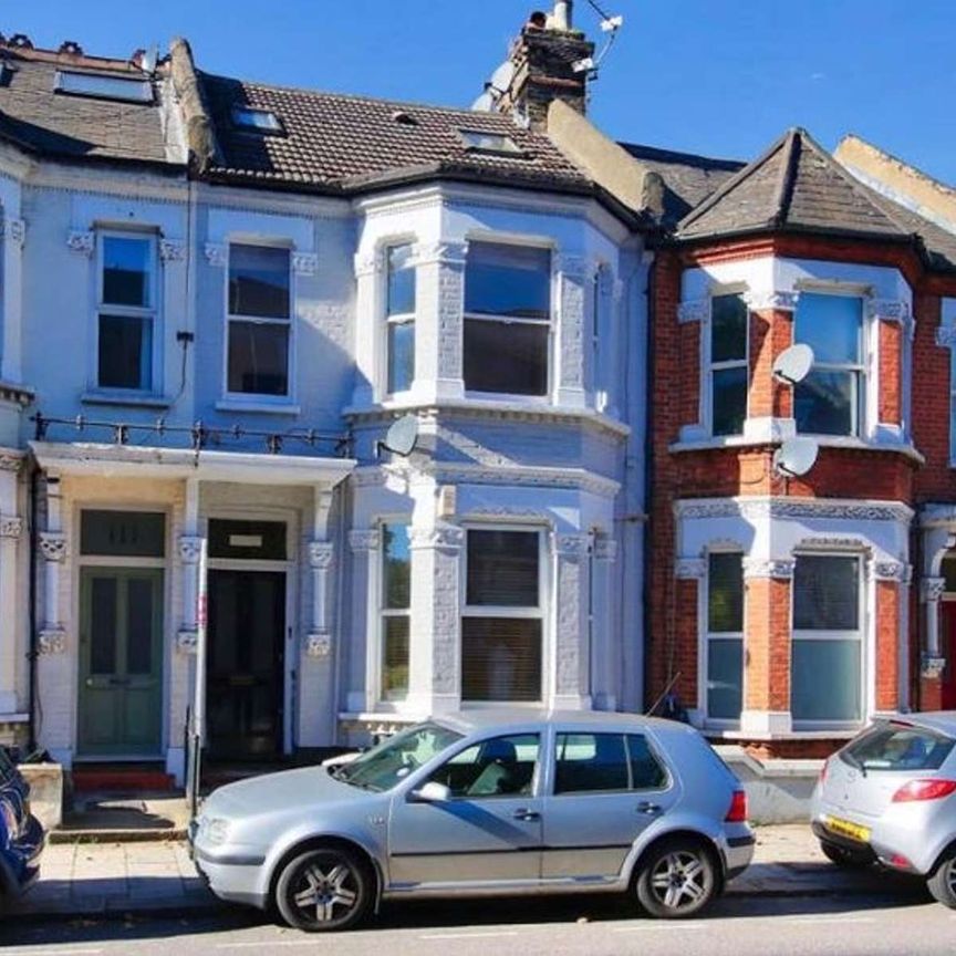 A great 4 bedroom shared flat in a superb location right by Clapham Common - Photo 2