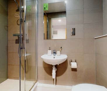 Silver En Suite - Photo 6