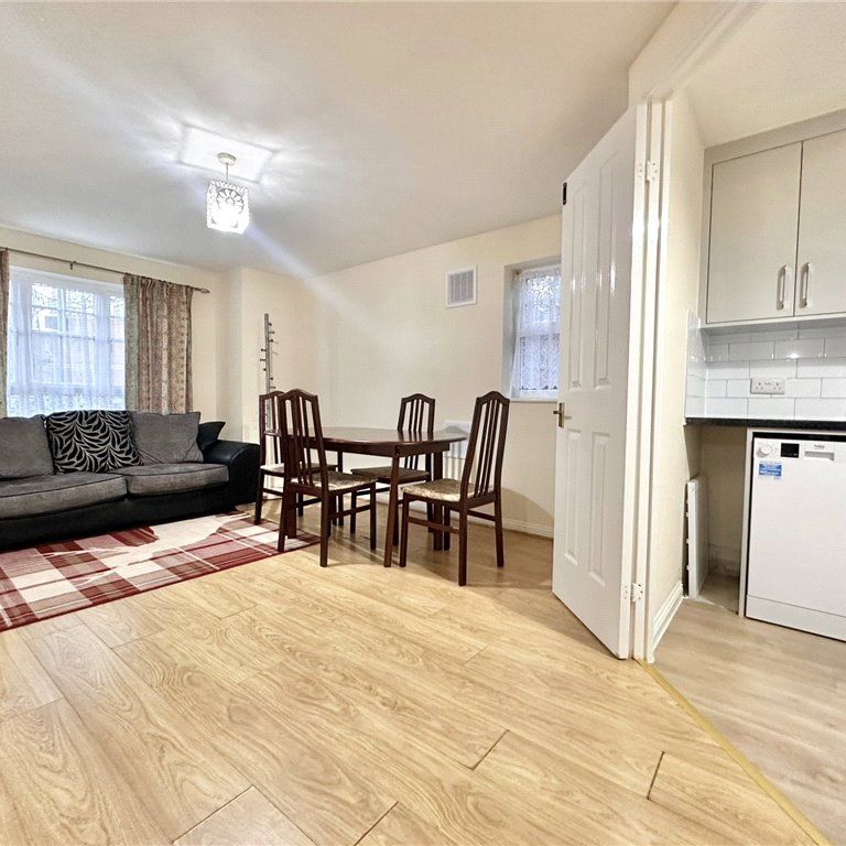 Williams Drive, Hounslow - Photo 1