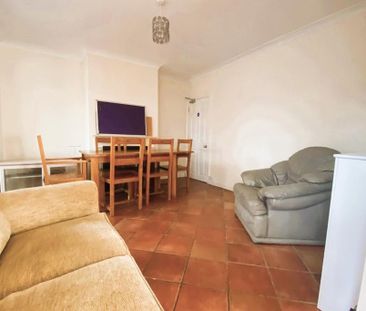 6 bedroom semi-detached house to rent - Photo 6
