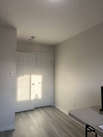 720 Victoria Road North - Photo 5