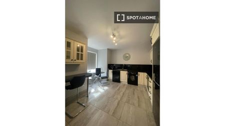 Bed for rent for males in 5-bedroom house, Dublin - Photo 2