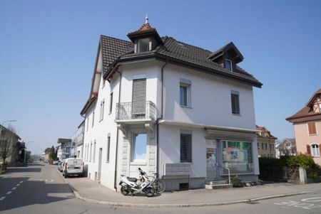Wunderschöne 2.5-Zimmerwohnung mit Galerie - Photo 2
