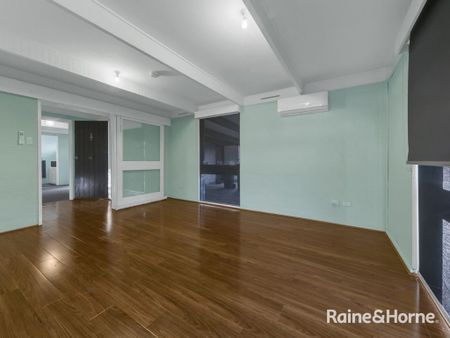 Natural Light & Leafy Vibe - Photo 2