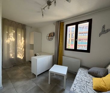 AIX EN PROVENCE - A LOUER - PROCHE FACS - STUDIO MEUBLE AVEC PARKING - Photo 2