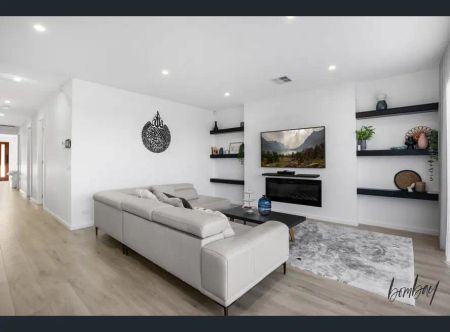 “Beautiful Family in Aston Estate with City Views!” - Photo 5